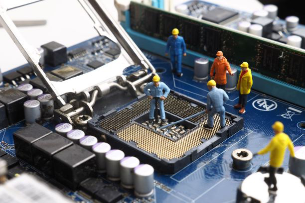 Toy workers cleaning hard drive